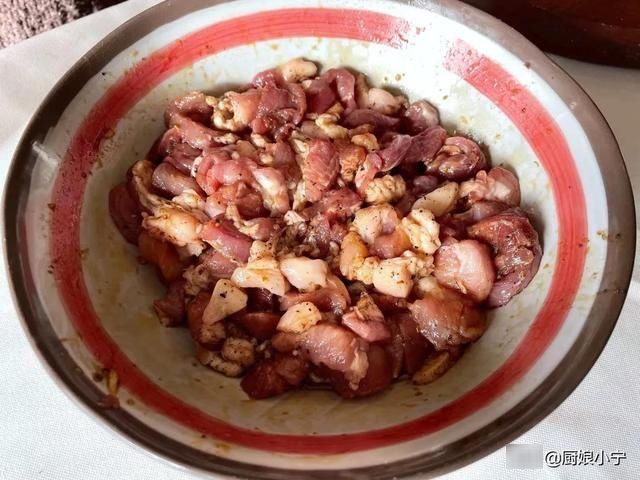 炸小酥肉,面糊是基础,白酒是关键,花椒才是灵魂,这样做才正宗