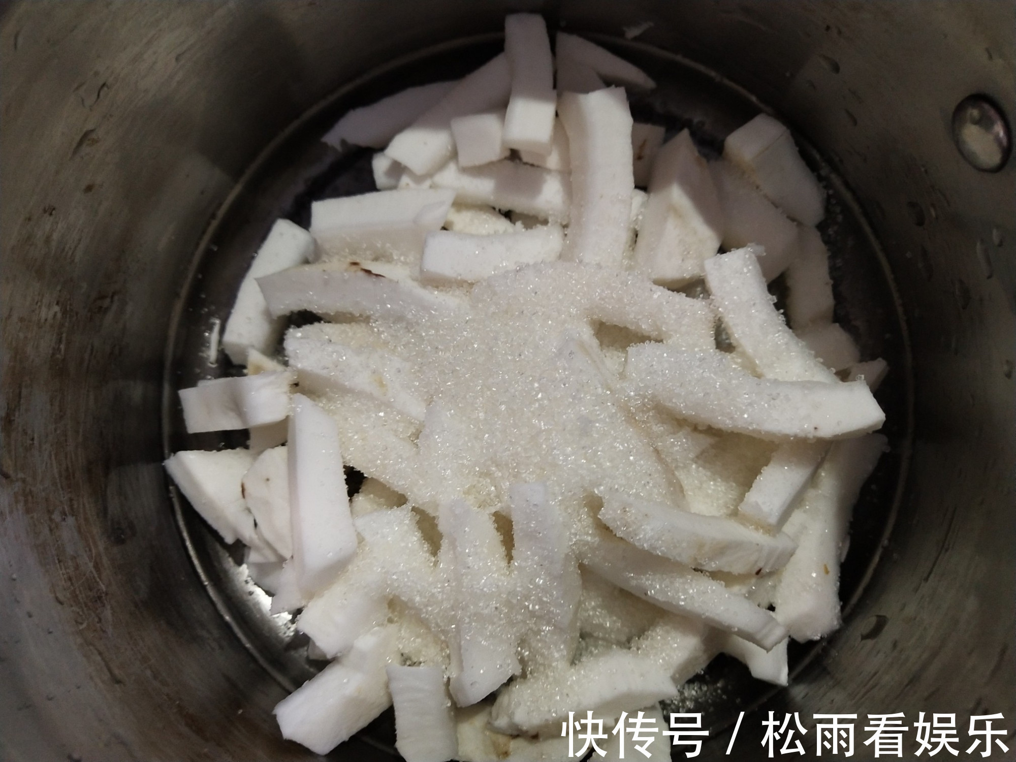 椰子|它是“维C之王”,皮肤黑要多吃,抑制黑色素形成,扔掉太可惜