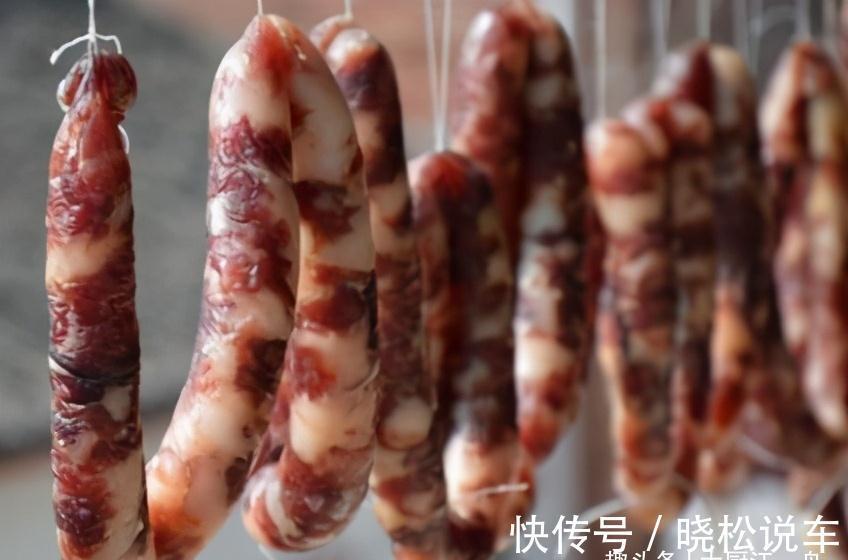 灌香肠时，牢记这3个技巧，灌出的香肠好吃又下饭，放半年也不坏