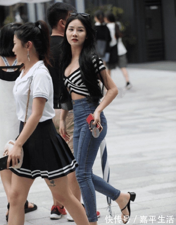 街拍|街拍只要气质好，穿什么样的衣服都还是很好看