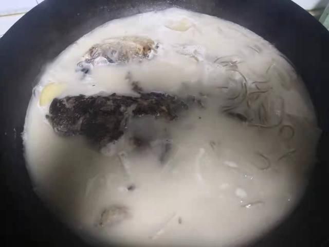 不管煮什么鱼汤,牢记这“3步”,保证鱼汤又浓又白,鲜香无腥味
