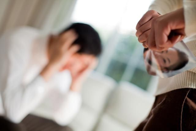 生无可恋|爸爸用“神器”给儿子剪发,儿子一脸“生无可恋”,网友:亲爸!