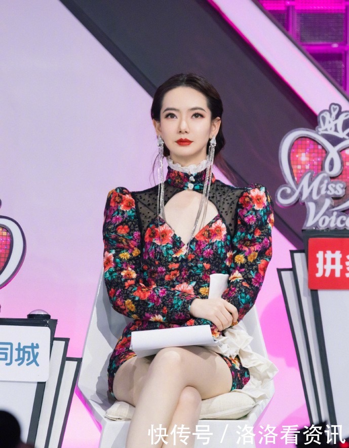 配花|被戚薇的复古风美晕!一尺长耳环配花短裙,同框李承铉大秀漫画腿