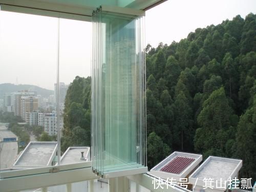 无框玻璃|阳台万万不要装传统玻璃窗了,聪明人更爱用这种代替,漂亮又大气