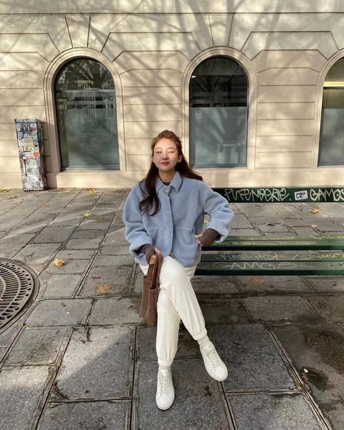 奶奶裤+毛衣+卫衣的穿衣搭配=春季搭配王炸组合！