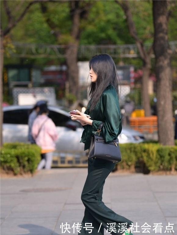 小姐姐|谁能撑起一身绿色搭配的美,不得不赞美年轻女生的自信与魅力