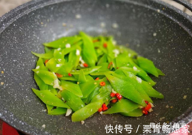 大忌|炒莴笋，直接下锅炒是大忌，多加1步，莴笋不变色，清脆口感好！