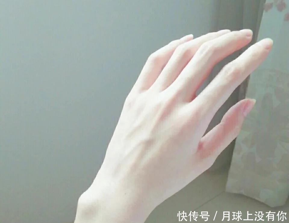 喷一喷|不要再被导购忽悠了,这些藏着屈臣氏的低调好物,平价又好用