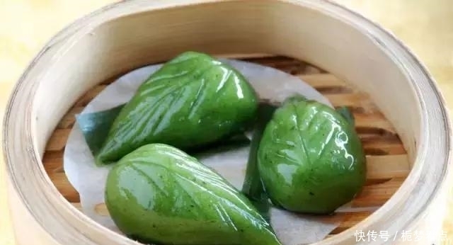 在家用艾草做成的青团美食,南方人很多人都做了,你吃过吗?