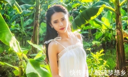 赋九张机|清愁寂寂同谁诉，红楼怅望云烟起；两赋九张机，纸长墨浅书难递