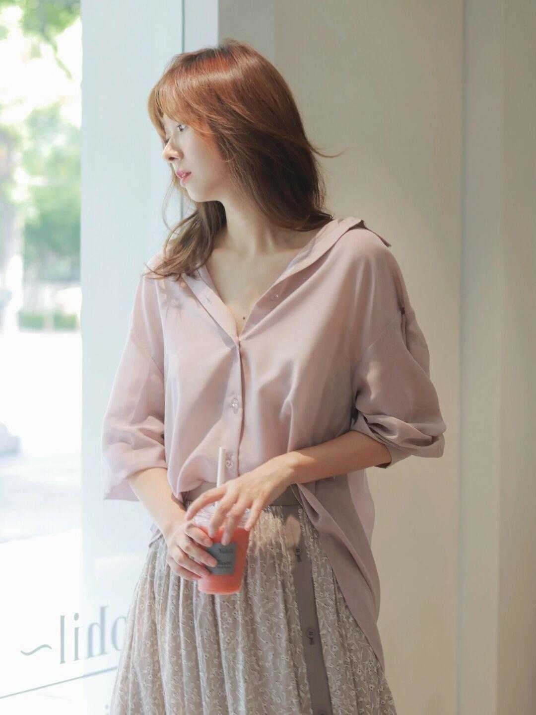 气质|日常穿搭小心机,紫色衬衫搭配半身裙提升品位,同时又能提升气质