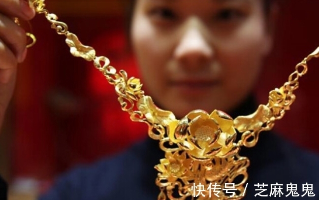 黄金首饰 还在担心买到假货黄金首饰?教你辨别黄金真假的3个方法,很实用