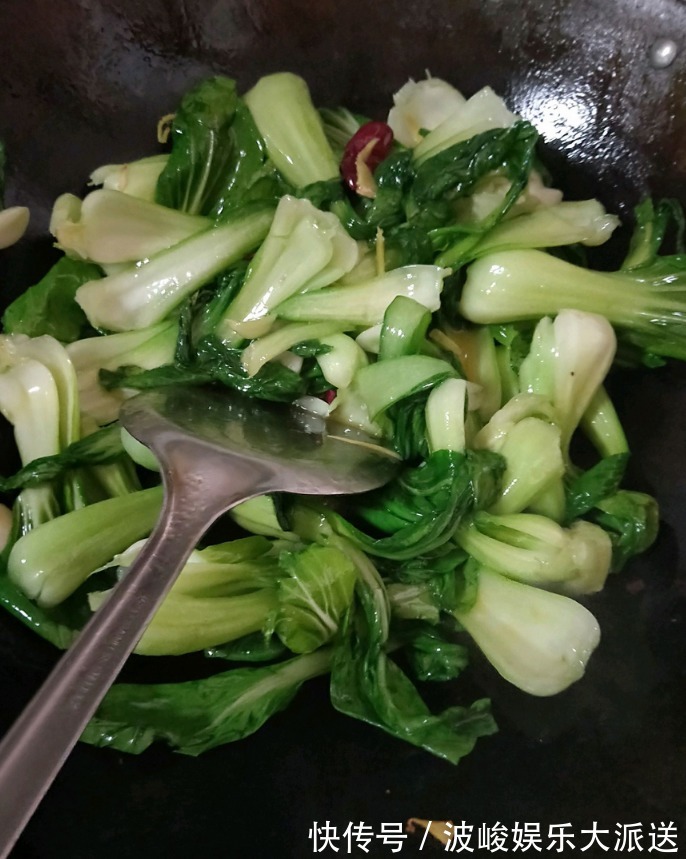 炒青菜|无论炒哪种青菜,不要直接炒!记住4点,翠绿不出水,香嫩又入味