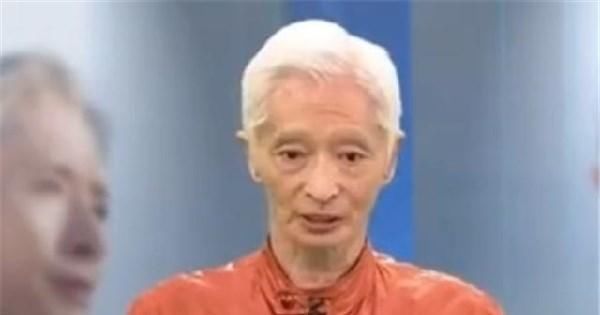 武侠小说$轻功大师李凤山:40公斤铁衣穿3年称:我身轻如燕能“飞檐走壁”