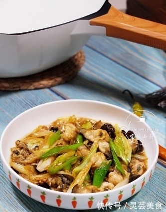 秋天的大葱,炒着吃才香,此食材一放,鲜美,秋季要吃