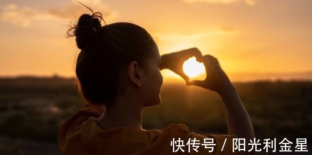 女人&不佩戴任何饰品的女人,身上通常有两个特质,尤其第二个很旺夫