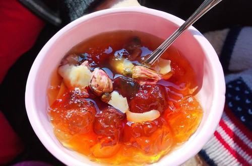 女人|女人常喝此美容养颜汤,每天一碗,补充胶原蛋白,40岁不显老