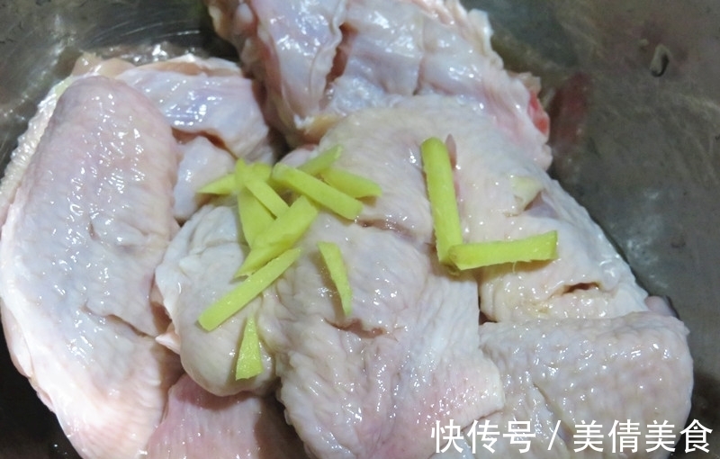 肉质|鸡翅这样做不用一滴油,表皮酥香,肉质鲜嫩,女儿一口气吃8个!
