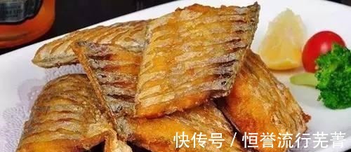 鱼刺|“干煎带鱼”最简单方便的做法,鱼肉鲜嫩外表酥脆,色泽金黄诱人!