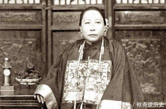 年轻|李鸿章把年轻女儿许配给年老大臣,不料两人子孙却成家喻户晓名人