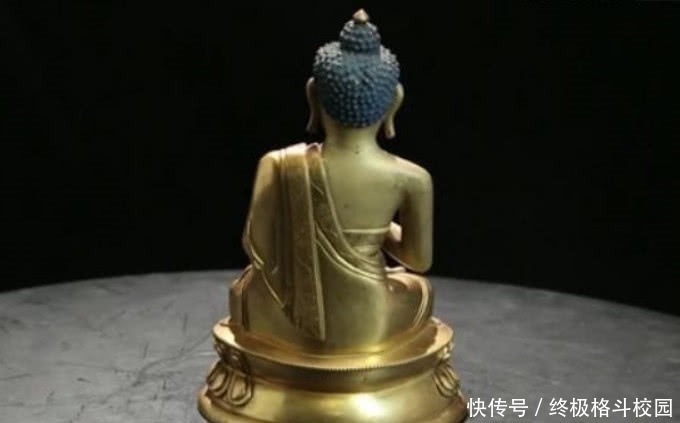 鎏金佛|马未都我有一个鎏金佛,都没开过封,偶尔拿出来看也非常小心