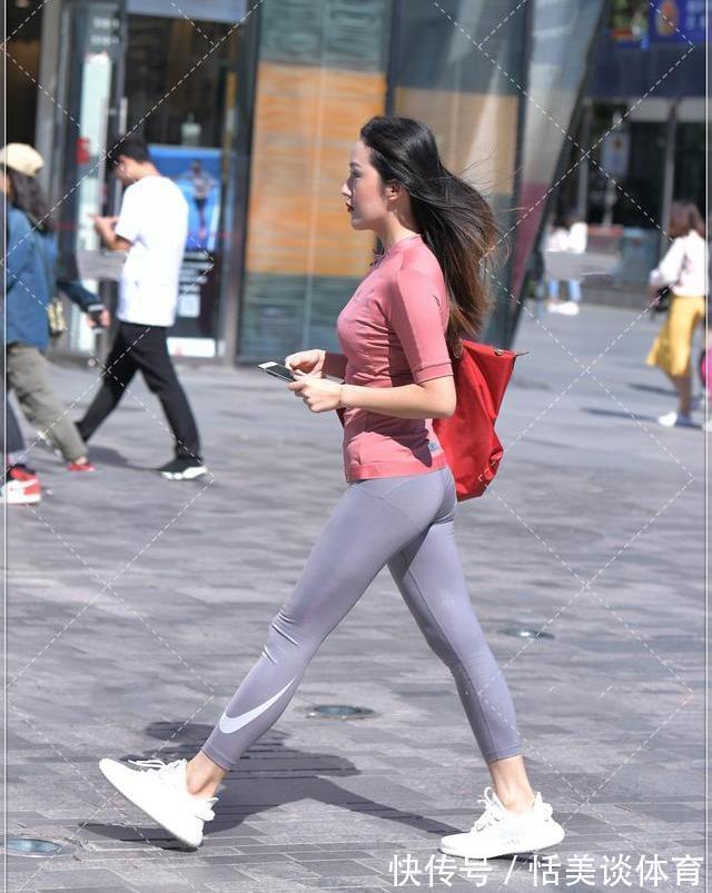 百搭 打底裤的穿搭一眼就出挑潮流百搭很有型，流行穿搭