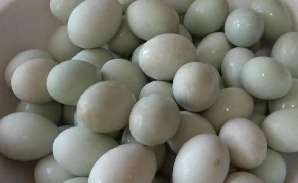 咸鸭蛋|80岁奶奶腌制咸鸭蛋的秘方,不加一滴水,7天就起沙,个个都流油