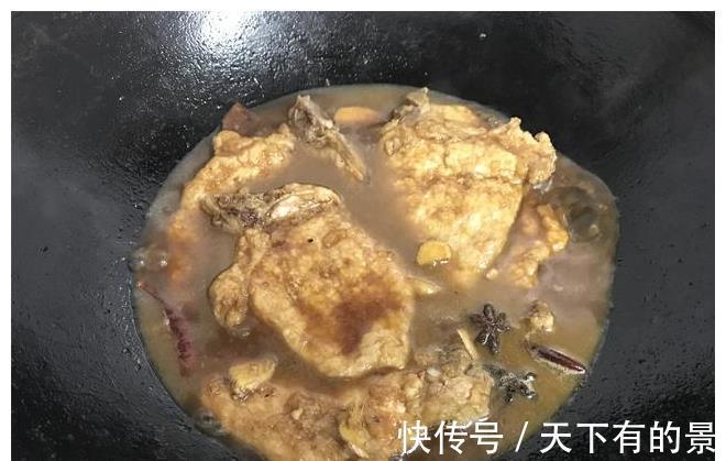 大排|红烧大排好吃有诀窍，一拍二炸三煮，简单三步，大排鲜嫩又入味
