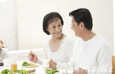 中老年人|脑供血不足的,经常多吃以下“3种”食物,血管通畅,大脑更健康