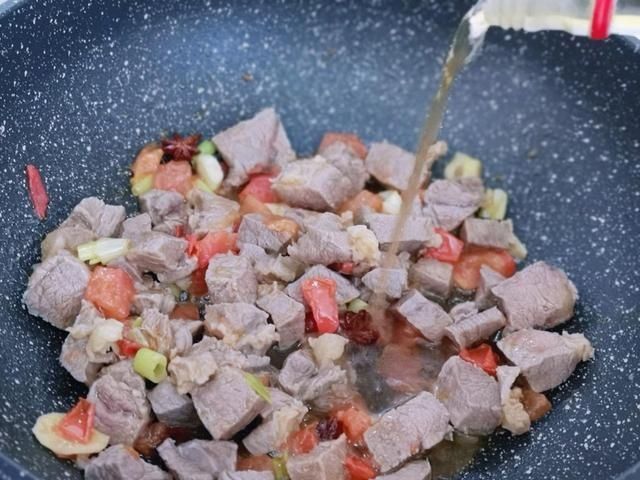  搭配|沙茶酱搭配它口感丰富，浓郁汤汁伴着肉香，一顿能吃2碗米饭