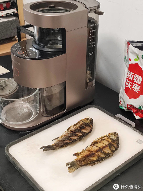 红豆黑米枣浆|1999元的破壁机有多好用？不用手洗、鱼都能做成“豆浆”