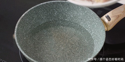 香绝|秒杀餐馆的好方子!上锅一焖香绝了,软糯超下饭!