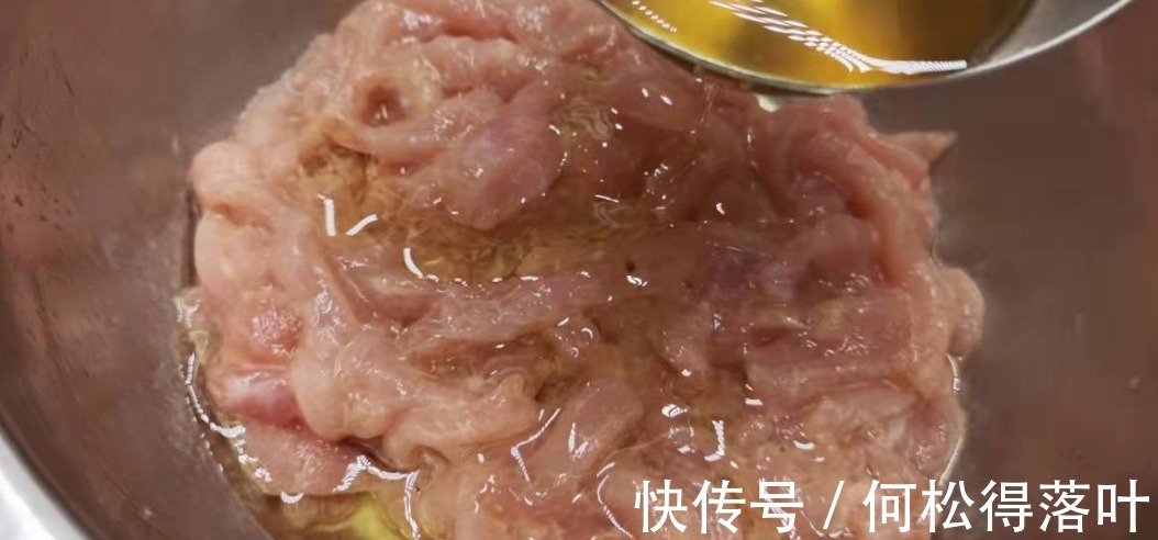 榨菜炒肉丝|榨菜炒肉丝的经典做法,色香味俱全,这就是干饭人的下饭菜!