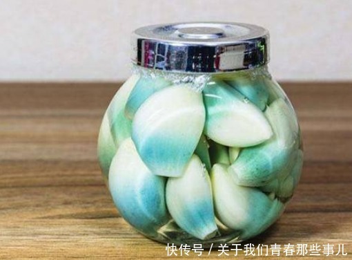 腌腊|腌腊八蒜,学会2挑选1技巧,7天就变绿,酸香脆爽,一次就成功