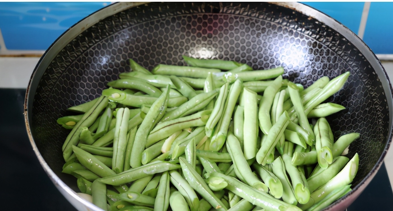 钙含量|这菜一年到头都能吃到,钙含量是鸡肉的7倍,家家都能吃得起