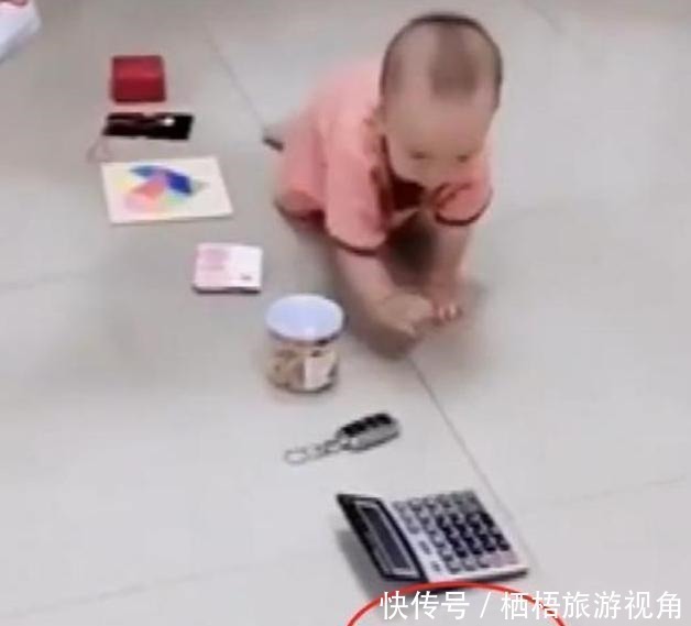 奶奶|让儿子“抓周”,孩子径直爬向这东西,奶奶这下可完了