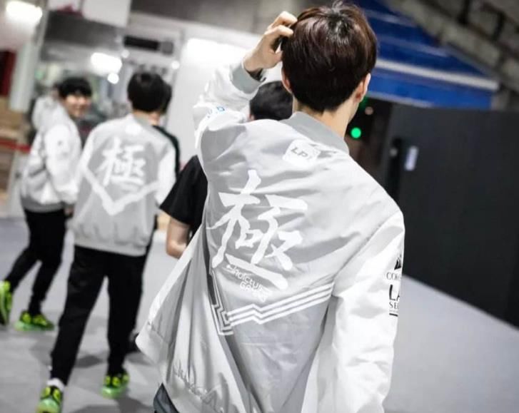 IG|继Theshy之后，IG老大哥批评JKL：太自信了有点过誉了