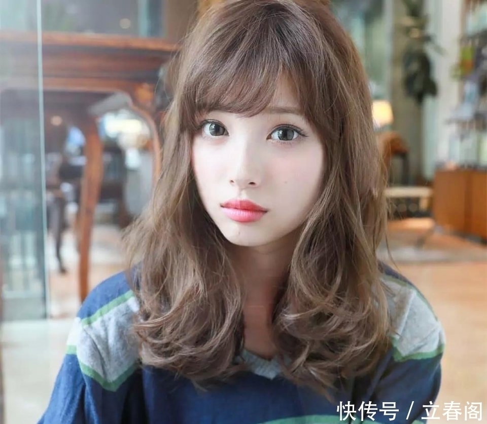 肩膀|女生及肩长度有哪些好看的发型推荐呢?