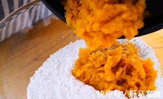 红薯里加一个鸡蛋，不用烤箱，不用锅烙，简单一做，比面包还好吃