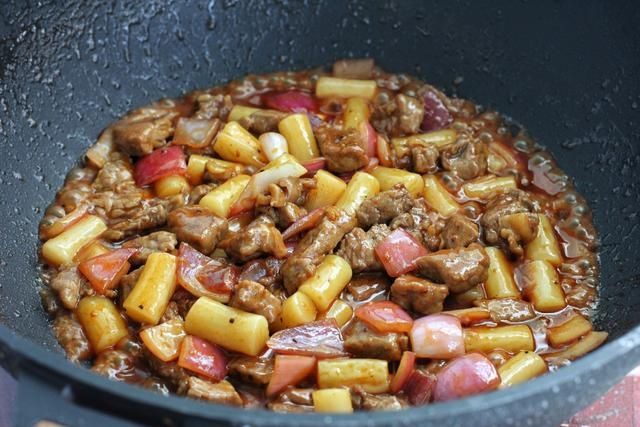 强身健体|牛肉和年糕是最佳搭档，一个鲜嫩一个软糯，营养丰富好吃到舔盘底