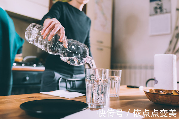 冰袋 新依美护肤:去水肿妙招,让你假期归来也是状态满满!