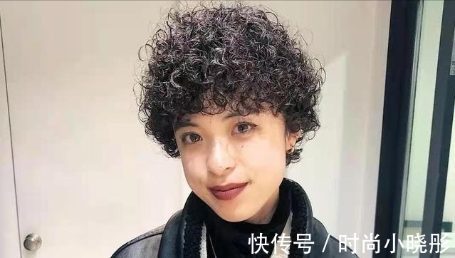 小卷 五十岁女人要避开三款发型,第一款显老,第二款显胖,第三款显黑