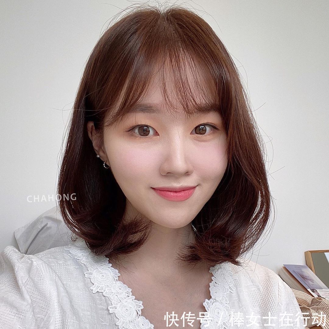 夹板 越来越多女性发型这样剪，瘦脸减龄好打理，让你美到上瘾