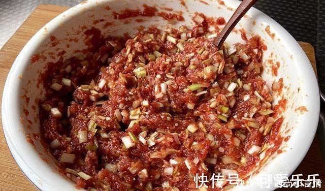 牛肉饺子这样调馅太好吃了,再贵也要吃,做法简单味道鲜香,解馋