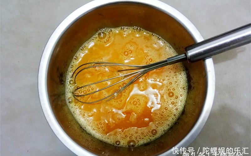 几个鸡蛋一勺碱,教你做东北街头特色小吃——孜然实蛋