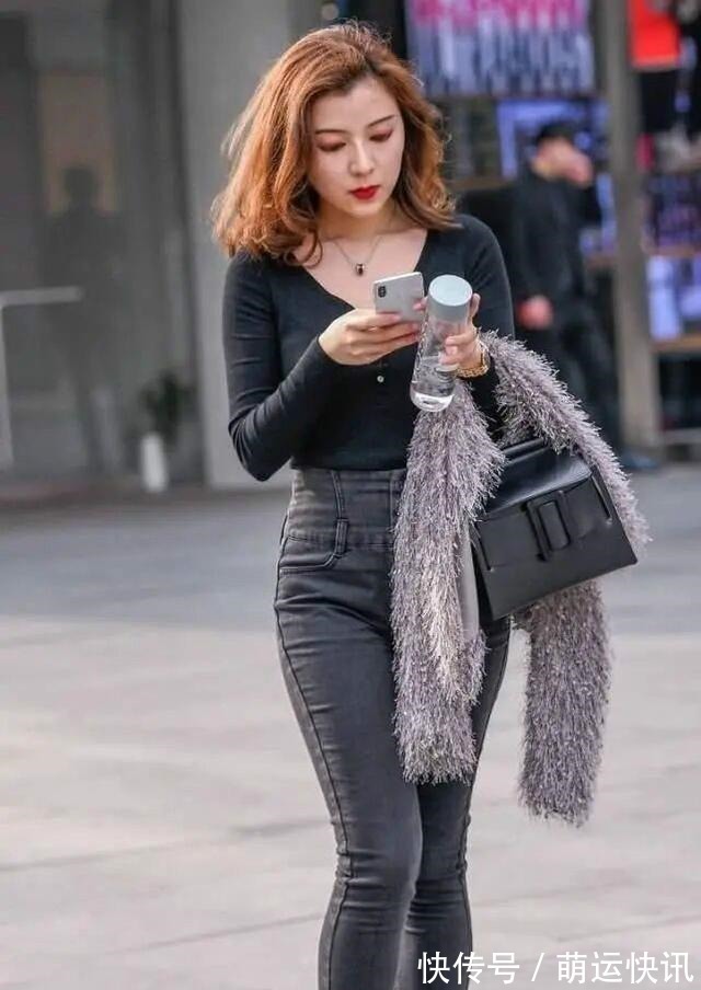 美女 腰细才能穿“高腰裤”美女亲身给你体验,遮肉又显瘦!