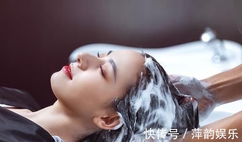 产后|分娩结束后,男医生又把手伸进产妇肚子里,别急骂医生是为了你好