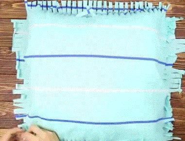 被子|旧衣服千万别扔,聪明女人用它套被子,既省空间又省事!