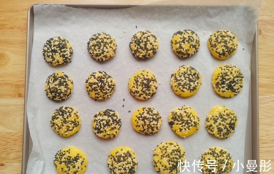 孩子|鸡蛋别再炒着吃了，做成小零食，酥香可口，孩子一口气能吃10个