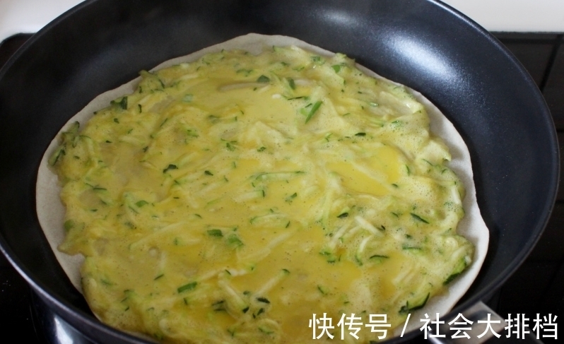 煎饼|三伏到烙饼摊鸡蛋，5款街头人气小吃教你在家做